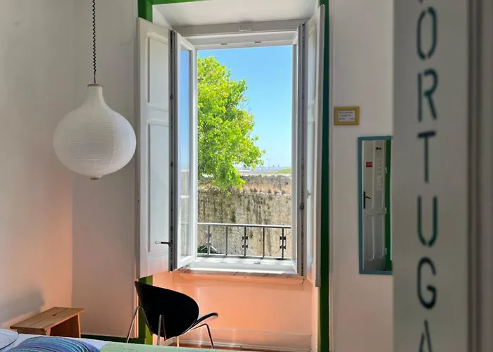 Peniche Hostel 旅馆