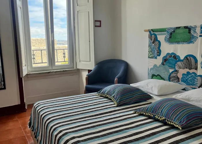 Peniche Hostel 旅馆 *