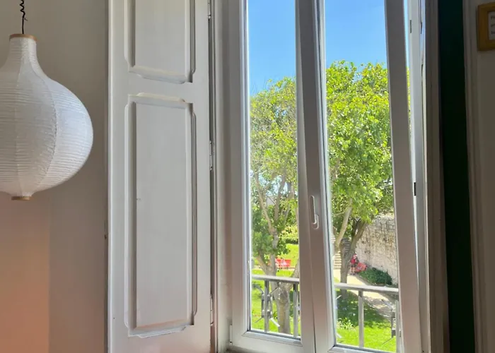 Hostal Peniche Hostel *